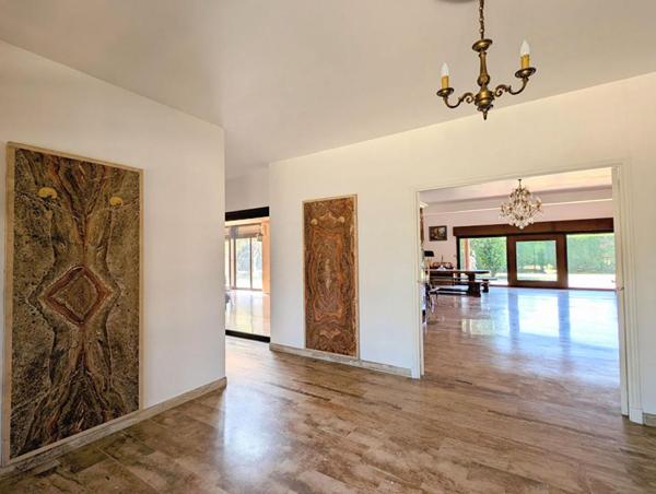 Maison 14 pièces de 604 m2 habitables sur terrain de 7440 m²