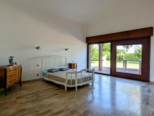 Maison 14 pièces de 604 m2 habitables sur terrain de 7440 m²