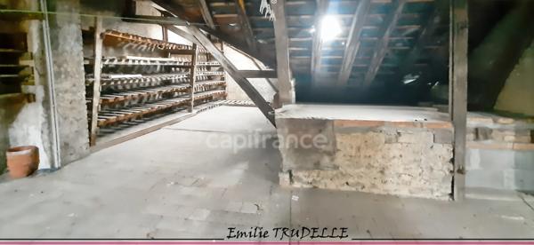 Maison à vendre 8 pièces SAINT CALAIS (72) Ensemble immobilier à fort potentiel : local commercial + appartement en duplex avec patio