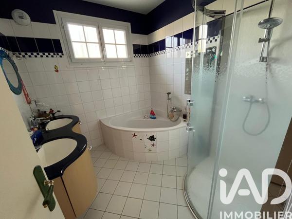 Maison à vendre 5 pièces 137 m² Saint-Julien-les-Villas