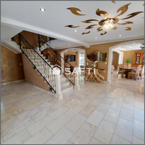 Beau pavillon moderne avec de beaux volumes et grand terrain !