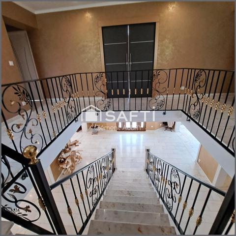 Beau pavillon moderne avec de beaux volumes et grand terrain !