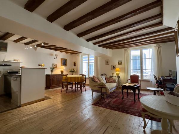 HYPER-CENTRE SAUMUR, Appartement duplex 4 chambres de 95m²