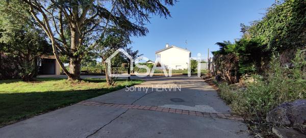 Garage sur terrain d'environ 400m²