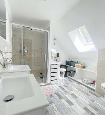 Maison récente  7 pièce(s) 174 m2