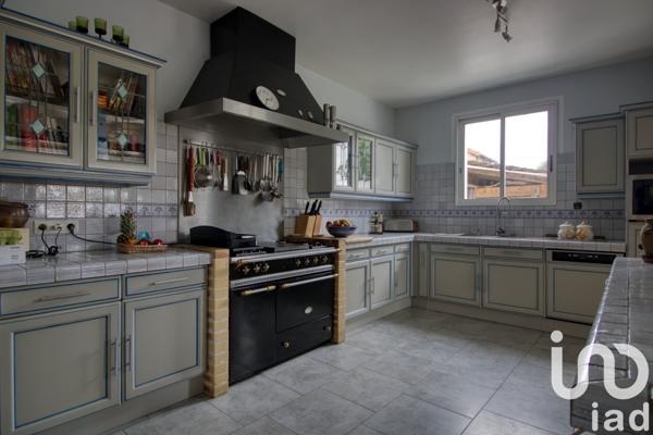 Maison 8 pièces de 200 m² à Conflans-Sainte-Honorine (78700)