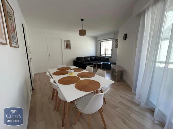 Appartement à louer 3 pièces 69.36m² Laval (53000)