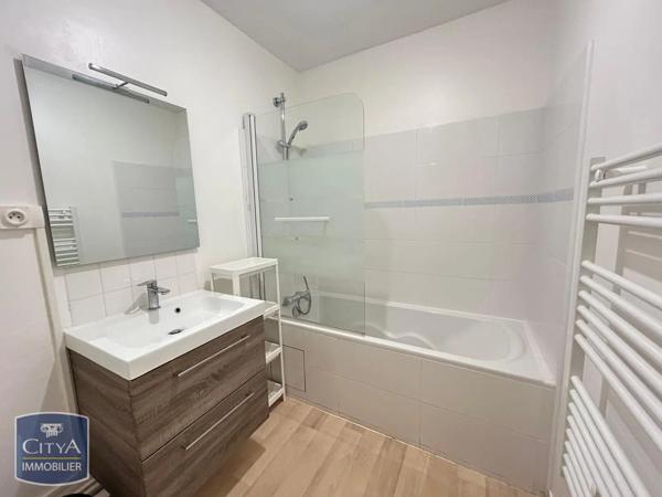 Appartement à louer 3 pièces 69.36m² Laval (53000)
