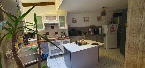 Maison de ville traversante avec terrasse et garage – 80 m² – Vendue louée
