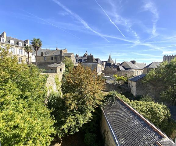 Appartement à vendre à Vannes 4 pièces avec jardin - Dernier étage - Hôtel de ville