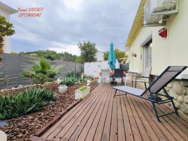 Maison de plain-pied sur 3 faces avec garage à Prades