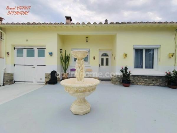 Maison de plain-pied sur 3 faces avec garage à Prades