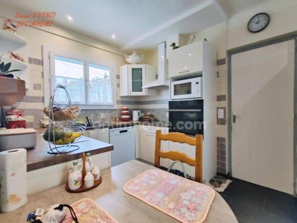 Maison de plain-pied sur 3 faces avec garage à Prades