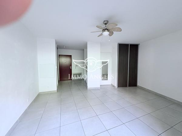 CASTELNAU LE LEZ-GRAND STUDIO AVEC TERRASSE EN PARFAIT ETAT