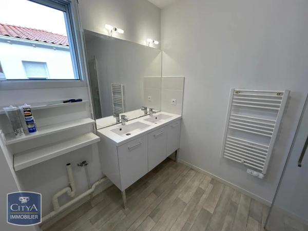 Appartement à louer 4 pièces 76.85m² Angoulins (17690)