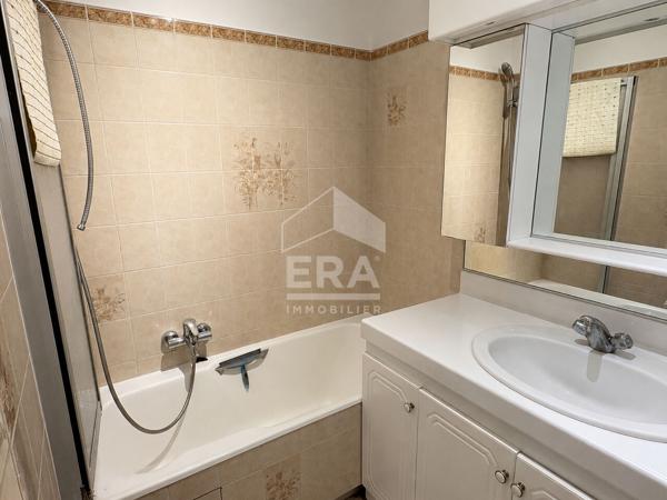Appartement Les Clayes Sous Bois 3 pièce(s) 64 m2 + BOX et cave