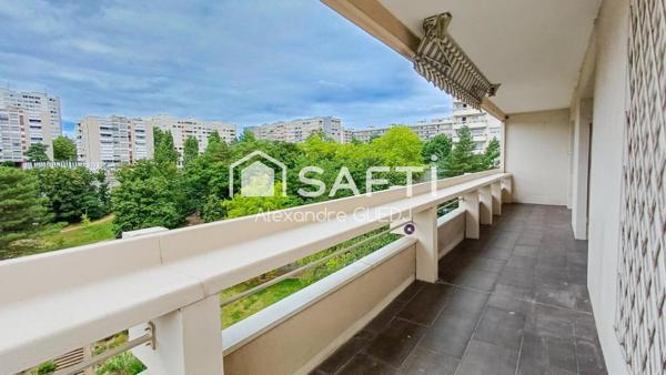 GRAND APPARTEMENT EN ETAGE ELEVE, PARKING PRIVE ET CAVE