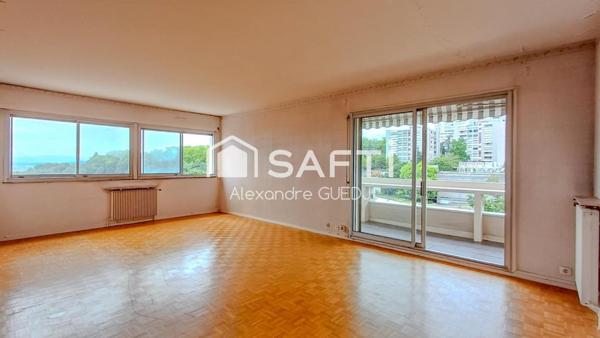 GRAND APPARTEMENT EN ETAGE ELEVE, PARKING PRIVE ET CAVE