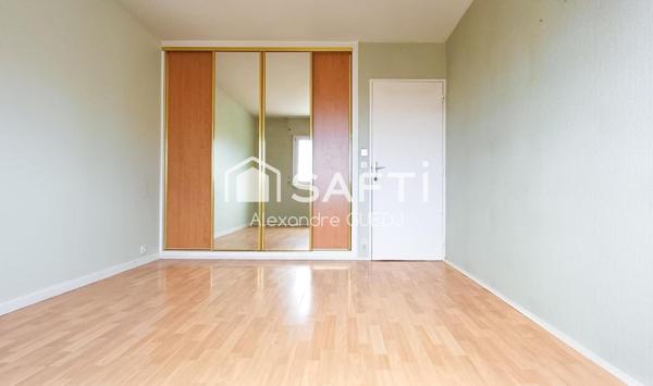 GRAND APPARTEMENT EN ETAGE ELEVE, PARKING PRIVE ET CAVE