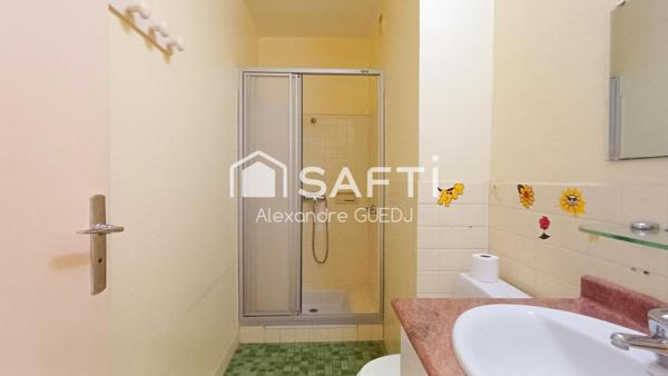 GRAND APPARTEMENT EN ETAGE ELEVE, PARKING PRIVE ET CAVE