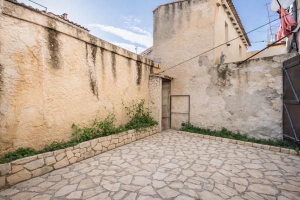 À vendre appartement T2bis de 56 m² à MARSEILLE 3e