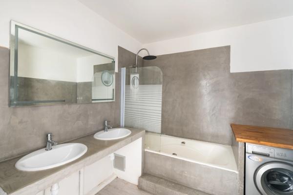 À vendre appartement T2bis de 56 m² à MARSEILLE 3e