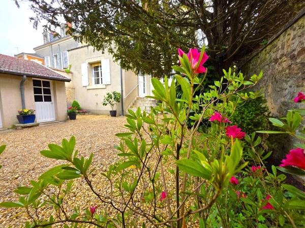 Maison Bourgeoise en coeur de ville de La Flèche / 5 chambres / garage