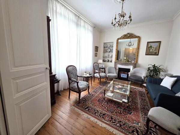 Maison Bourgeoise en coeur de ville de La Flèche / 5 chambres / garage