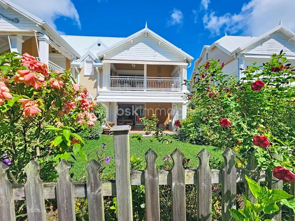 EXCLUSIVITE 
Delphine MIRANDA pour BSK Immobilier 

Saint François - Section Bellevue 
Dans un petit domaine privé et sécurisé, une résidence calme, intimiste et verdoyante à 1,2 kilomètres de la plage des Raisins Clairs je vous propose ce nouveau bien de standing en exclusivité.

Cet appartement d'une surface utile de 63,81 m2 se situe en rez-de-jardin et propose l'agencement suivant: 
Une entrée avec de nombreux rangements , un toilette indépendant, une pièce à vivre climatisée salon  avec un dégagement proposant un espace bureau ou une deuxième chambre selon votre convenance , un espace placard buanderie jouxtant une cuisine équipée avec passe-plat sur la terrasse.
La chambre climatisée dispose de deux grands placards et de sa salle d'eau avec douche à l'italienne.
Une grande terrasse abritée vient parfaire l'ensemble avec ses fermetures par volets roulants ajourés laissant ainsi passer la lumière tout en étant à l'abri des intempéries, prolongée par le jardin luxuriant.

Un accès direct par le jardin vous permet de profiter du parc de la résidence ou de la piscine à débordement non loin.
C'est un petit cocon dans un environnement cosy , calme et verdoyant.
La résidence est parfaitement entretenue vous bénéficiez également d'une citerne tampon collective , une place de parking privative et de places visiteurs.

Résidence principale, pied à terre , investissement cet appartement se prête à toutes les destinations.
Il est vendu meublé clé en main , aucun travaux à prévoir.
C'est sans conteste un coup de coeur tant pour l'appartement que pour la résidence et l'emplacement!

Alors n'hésitez pas à me contacter pour de plus amples informations , demandez la vidéo et échangeons sur votre projet.
Merci de privilégier le premier contact par appel ou message whatsapp.

Les charges de copropriété incluent : le fond de roulement du syndic, l'entretien des communs, de la piscine et des jardins, fond de travaux .....
