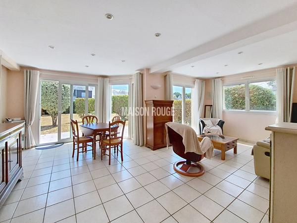 Maison lumineuse avec vie de plain-pied, jardin arboré et terrasse plein sud ? Golfe du Morbihan