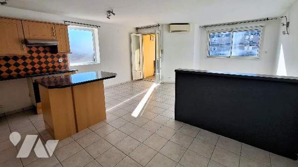 Appartement, terrasse et parking en centre-ville