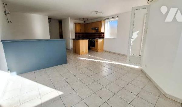 Appartement, terrasse et parking en centre-ville