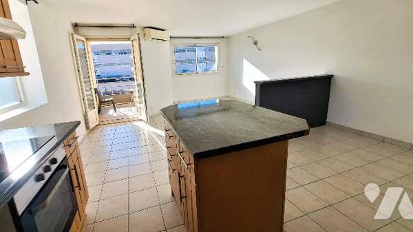 Appartement, terrasse et parking en centre-ville