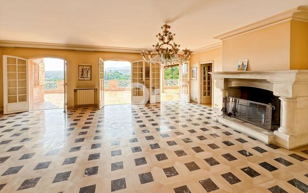 Maison à vendre    6 pièces • 375 m2 Saint-Paul-de-Vence
