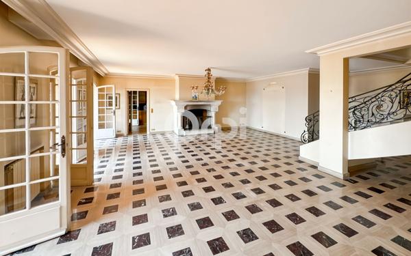 Maison à vendre    6 pièces • 375 m2 Saint-Paul-de-Vence