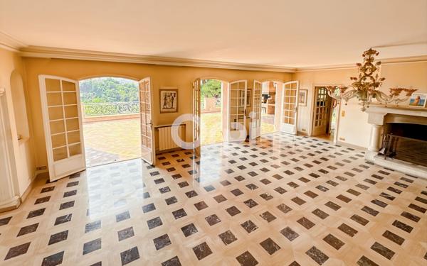 Maison à vendre    6 pièces • 375 m2 Saint-Paul-de-Vence