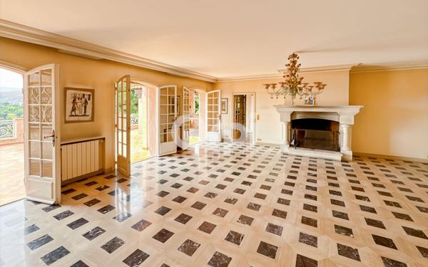 Maison à vendre    6 pièces • 375 m2 Saint-Paul-de-Vence
