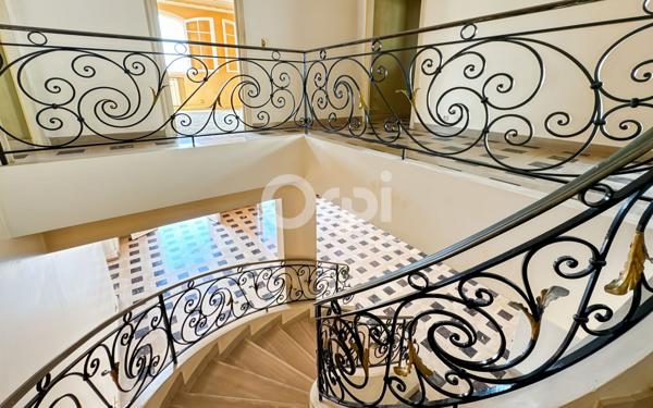 Maison à vendre    6 pièces • 375 m2 Saint-Paul-de-Vence