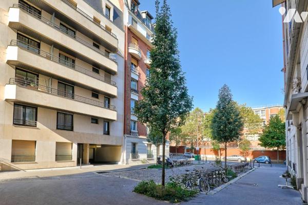 En impasse, proximité square, T2 en duplex de 62,01 m², Libre.