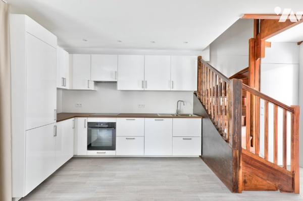 En impasse, proximité square, T2 en duplex de 62,01 m², Libre.