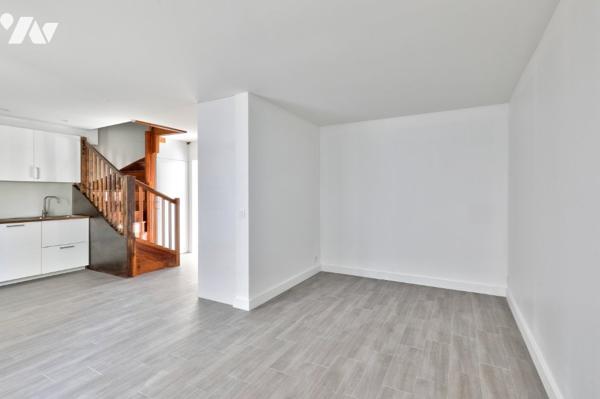 En impasse, proximité square, T2 en duplex de 62,01 m², Libre.