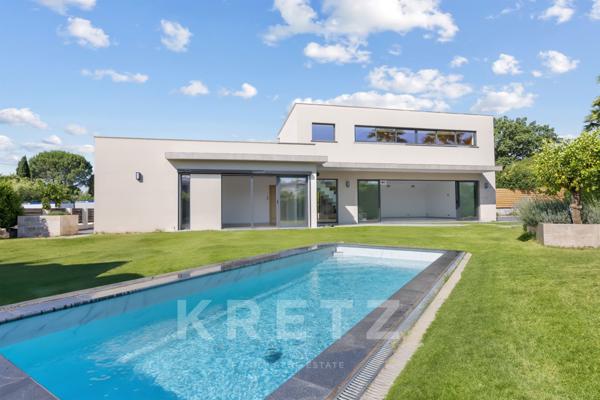 MAISON CONTEMPORAINE T5 AVEC PISCINE PROCHE DU VILLAGE DE GRIMAUD