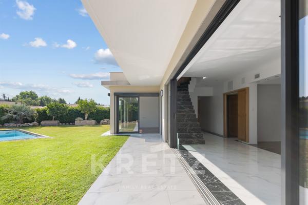 MAISON CONTEMPORAINE T5 AVEC PISCINE PROCHE DU VILLAGE DE GRIMAUD