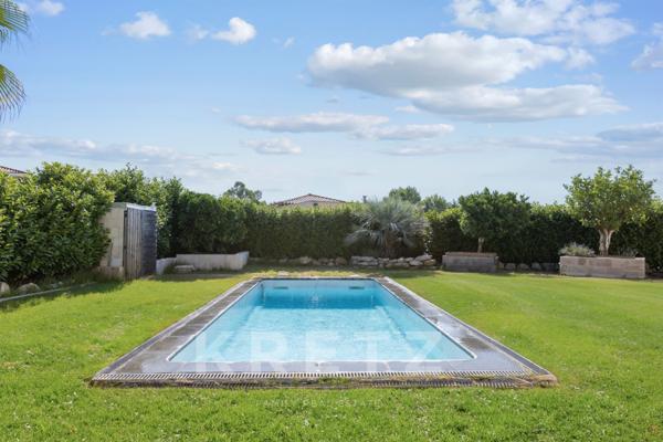 MAISON CONTEMPORAINE T5 AVEC PISCINE PROCHE DU VILLAGE DE GRIMAUD