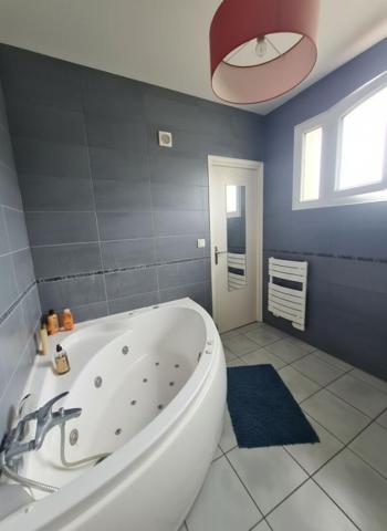 "Talence Universités Maison familiale de 159 m², 6 chambres, véranda et jardin"