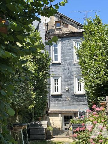 Maison de bourg avec jardin
