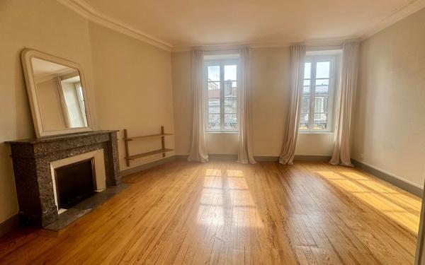 Appartement à vendre    4 pièces • 116 m2 Pau