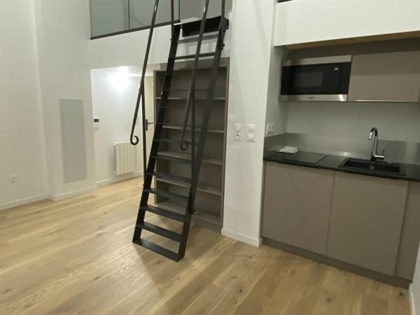 Studio loué vide, centre-ville