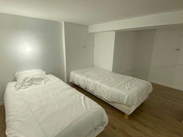 Studio loué vide, centre-ville