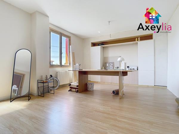 Roanne (42300) A VENDRE - MAISON FAMILIALE AVEC TROIS CHAMBRES, GRANDE PIÈCE DE VIE, GARAGE DOUBLE ET TERRAIN